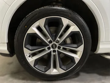 2022 Audi Q7 - image 7