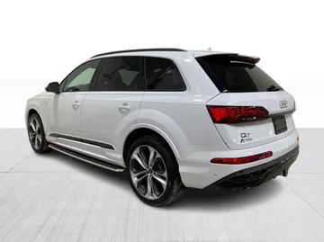 2022 Audi Q7 - image 12