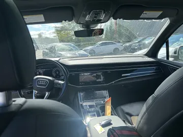 2022 Audi Q7 - image 8