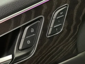 2022 Audi Q7 - image 21