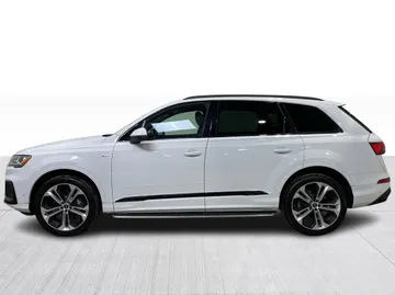2022 Audi Q7 - image 11