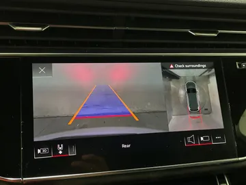 2022 Audi Q7 - image 23