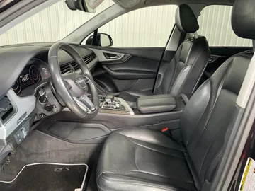 2019 Audi Q7 - image 10