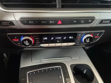 2019 Audi Q7 - image 25