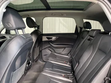 2019 Audi Q7 - image 11