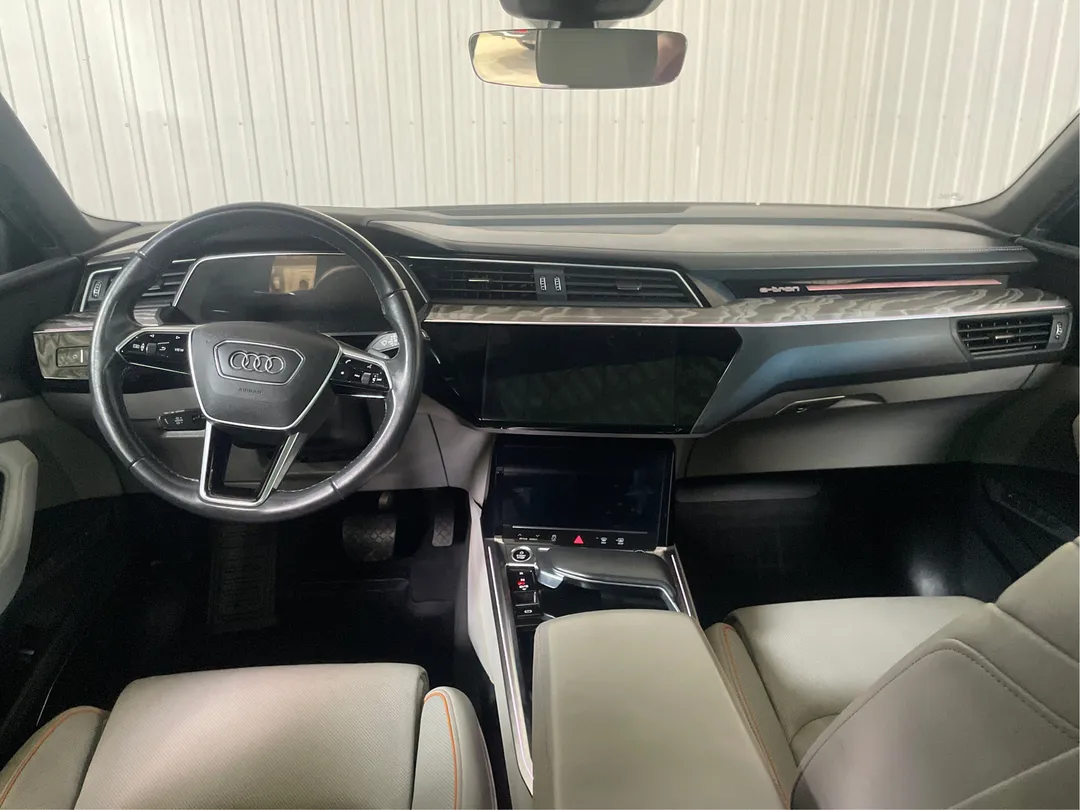 2022 Audi E-tron — photo 4