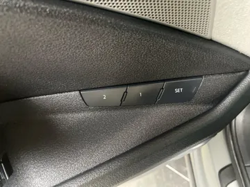2022 Audi E-tron - image 22