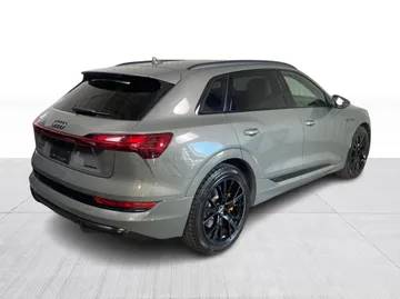 2022 Audi E-tron - image 15