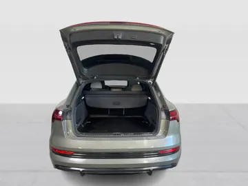 2022 Audi E-tron - image 14