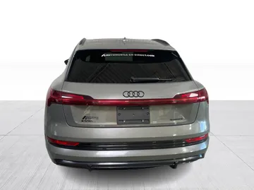 2022 Audi E-tron - image 13