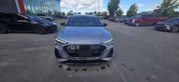 2022 Audi E-tron - image 2