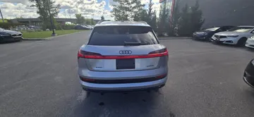 2022 Audi E-tron - image 6