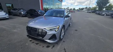 2022 Audi E-tron - image 3
