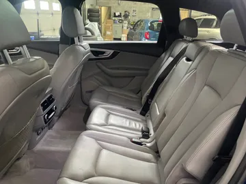 2018 Audi Q7 - image 15