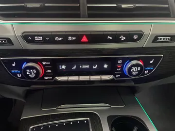 2018 Audi Q7 - image 26