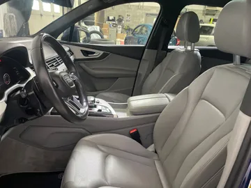 2018 Audi Q7 - image 3