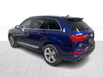 2018 Audi Q7 - image 11