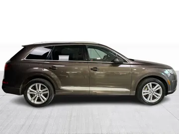 2017 Audi Q7 - image 2