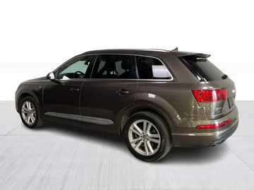 2017 Audi Q7 - image 12