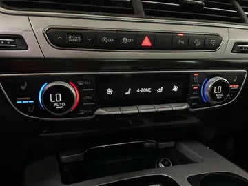 2017 Audi Q7 - image 25