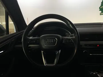 2018 Audi Q7 - image 16
