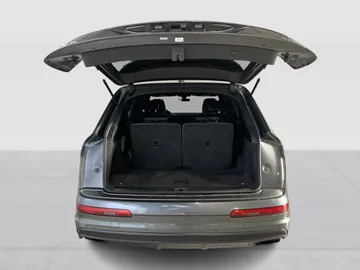 2018 Audi Q7 - image 13