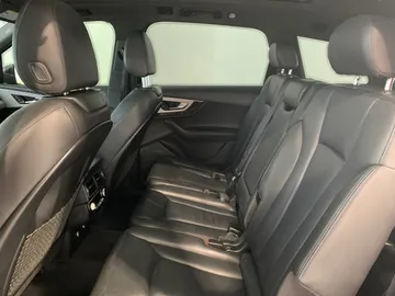 2018 Audi Q7 - image 11