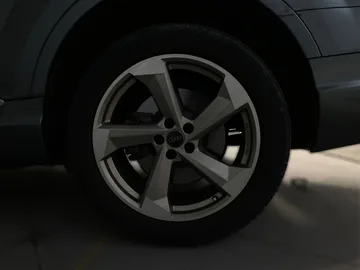 2018 Audi Q7 - image 19