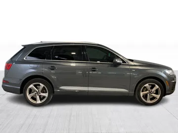 2018 Audi Q7 - image 9