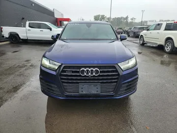 2019 Audi Q7 - image 2