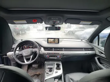 2019 Audi Q7 - image 9