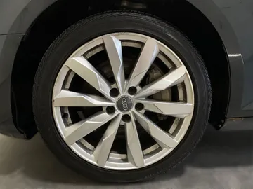 2017 Audi A4 - image 7