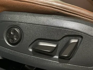 2017 Audi A4 - image 19