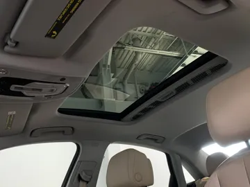 2017 Audi A4 - image 12
