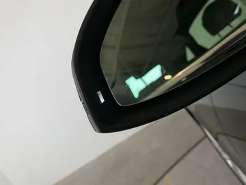 2017 Audi A4 - image 19