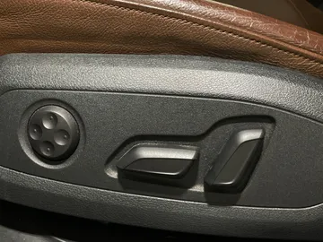 2017 Audi A4 - image 19