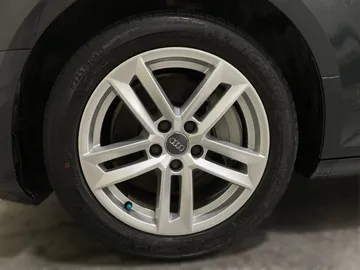 2017 Audi A4 - image 7