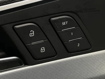 2018 Audi A4 - image 17