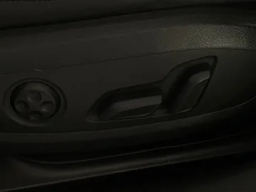 2018 Audi A4 - image 24