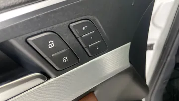 2017 Audi A4 - image 20