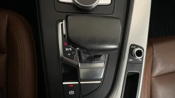 2017 Audi A4 - image 32