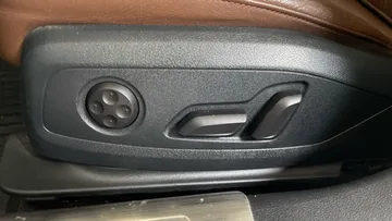 2017 Audi A4 - image 19