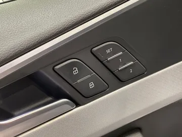 2017 Audi A4 - image 20