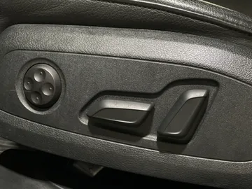 2017 Audi A4 - image 19
