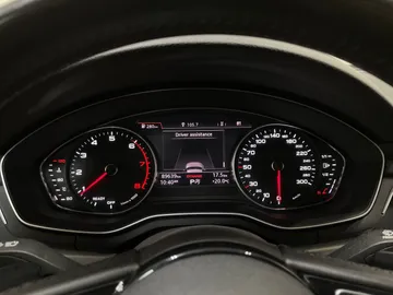 2017 Audi A4 - image 18