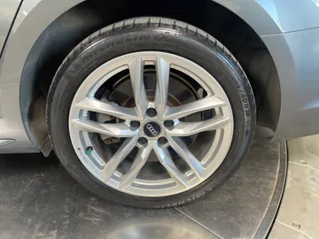 2018 Audi A4 - image 7
