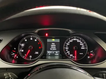 2016 Audi A4 - image 17