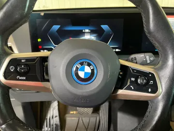 2023 BMW IX - image 18