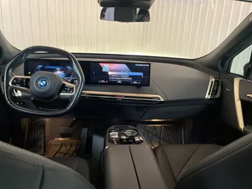 2023 BMW IX - image 4