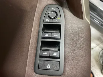 2023 BMW IX - image 23